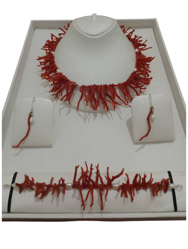 طقم من المرجان  بفواصل لؤلؤ 